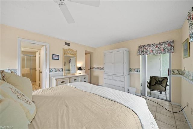 1001 Foxfire LN 102, Naples, FL 34104