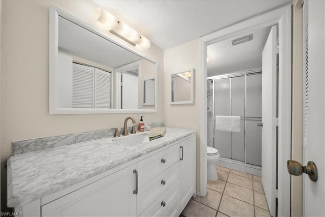 1001 Foxfire LN 102, Naples, FL 34104