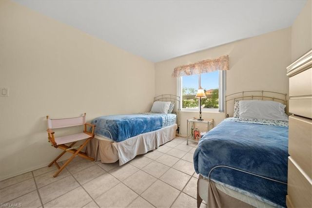 1001 Foxfire LN 102, Naples, FL 34104