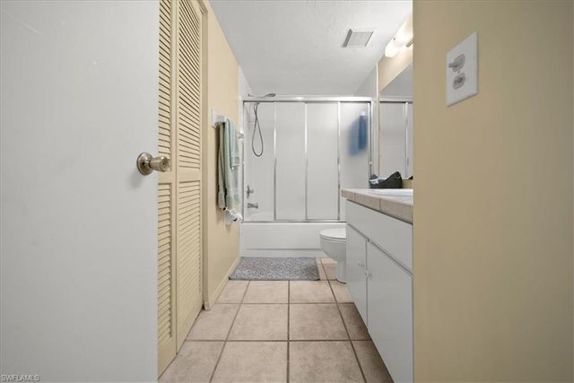 1001 Foxfire LN 102, Naples, FL 34104