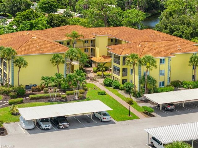 1001 Foxfire LN 102, Naples, FL 34104