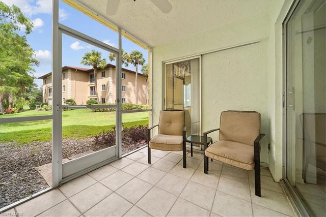 1001 Foxfire LN 102, Naples, FL 34104