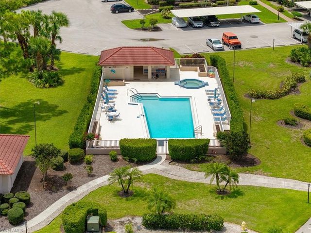 1001 Foxfire LN 102, Naples, FL 34104