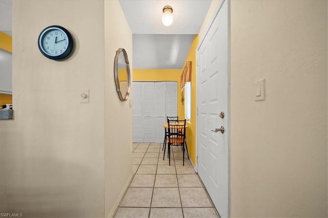 1001 Foxfire LN 102, Naples, FL 34104