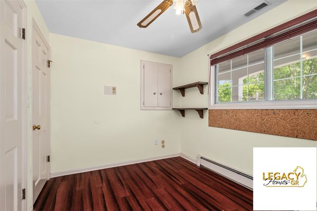 1646 Rose Parkway, Grand Rapids, MI 49506