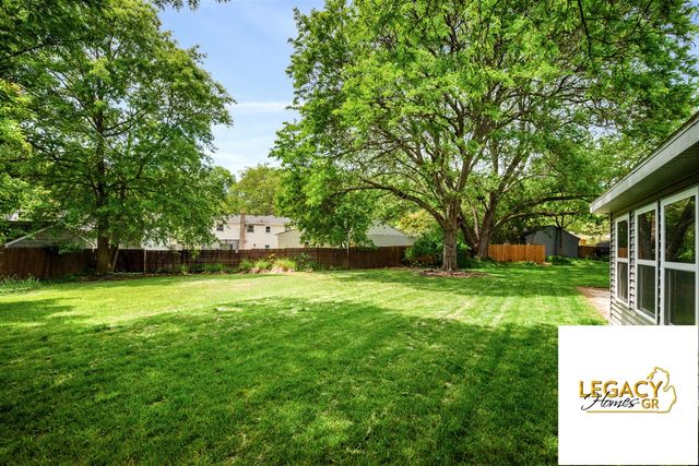 1646 Rose Parkway, Grand Rapids, MI 49506