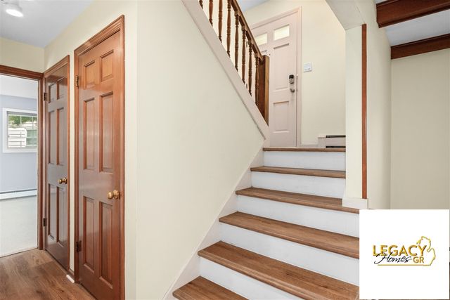 1646 Rose Parkway, Grand Rapids, MI 49506