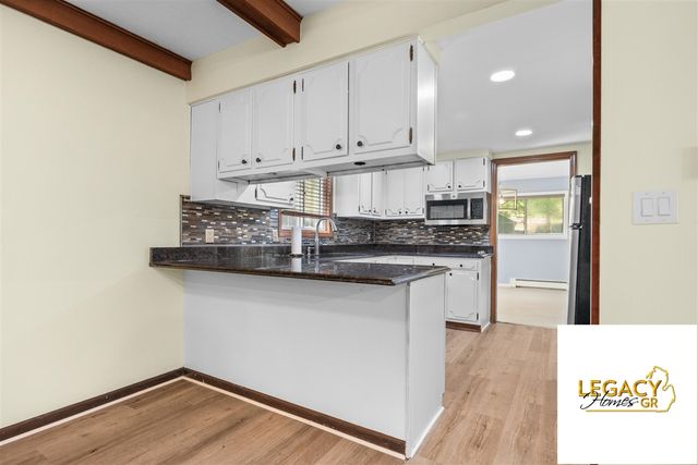 1646 Rose Parkway, Grand Rapids, MI 49506