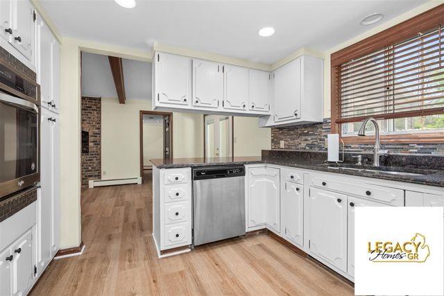 1646 Rose Parkway, Grand Rapids, MI 49506