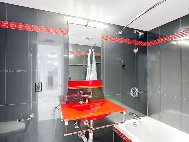 2801 NE 183rd Street 1504W, Aventura, FL 33160