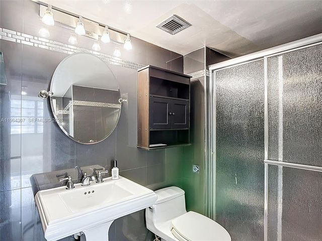 2801 NE 183rd Street 1504W, Aventura, FL 33160