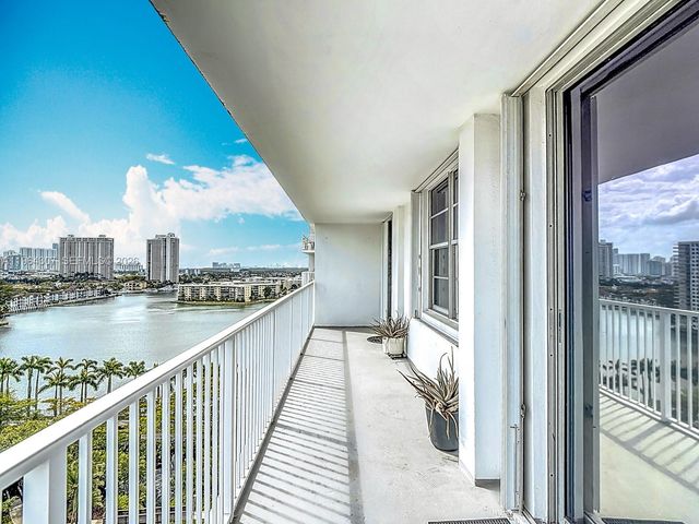 2801 NE 183rd Street 1504W, Aventura, FL 33160