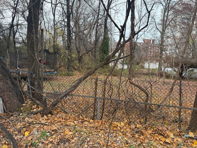 860 Briarwood Avenue, Bridgeport, CT 06604