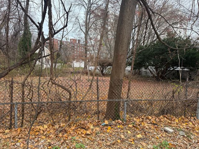 860 Briarwood Avenue, Bridgeport, CT 06604