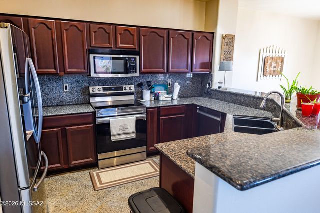 1003 S Throne Room Street, Benson, AZ 85602