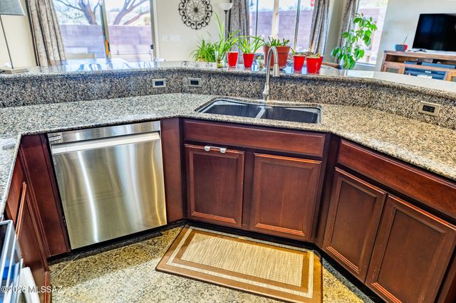 1003 S Throne Room Street, Benson, AZ 85602
