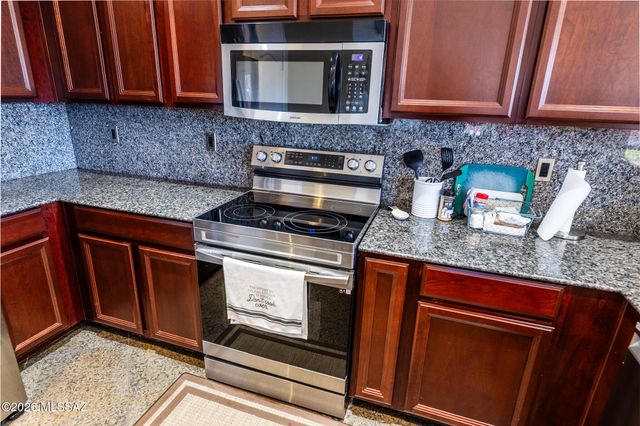 1003 S Throne Room Street, Benson, AZ 85602