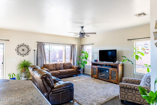 1003 S Throne Room Street, Benson, AZ 85602