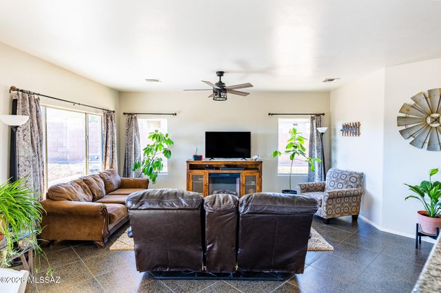 1003 S Throne Room Street, Benson, AZ 85602