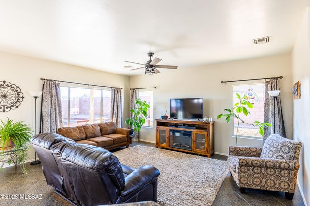 1003 S Throne Room Street, Benson, AZ 85602