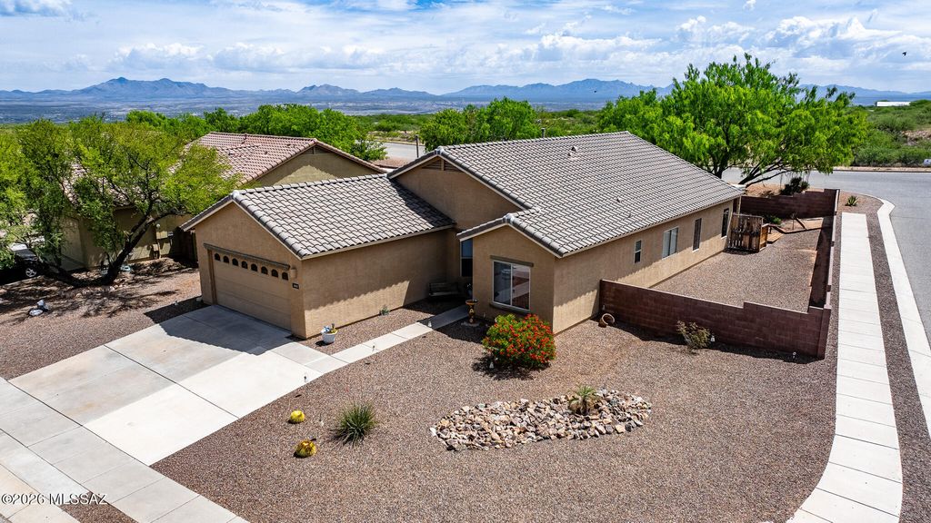1003 S Throne Room Street, Benson, AZ 85602