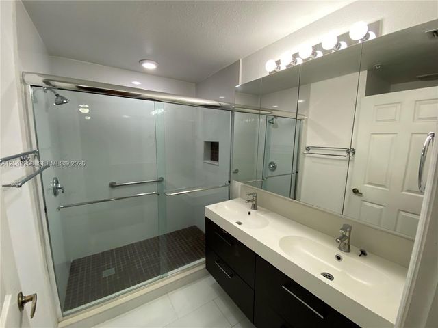 11202 NW 83rd St 106, Doral, FL 33178
