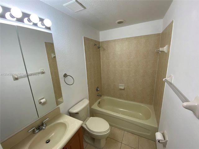 11202 NW 83rd St 106, Doral, FL 33178