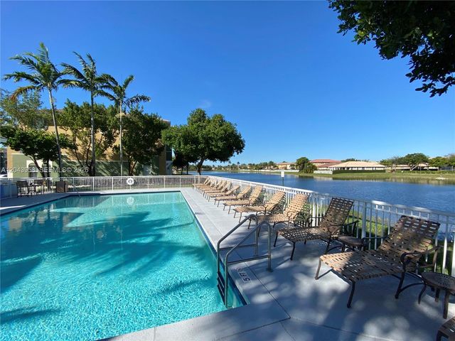 11202 NW 83rd St 106, Doral, FL 33178