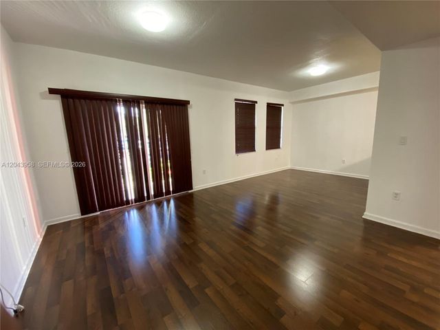 11202 NW 83rd St 106, Doral, FL 33178