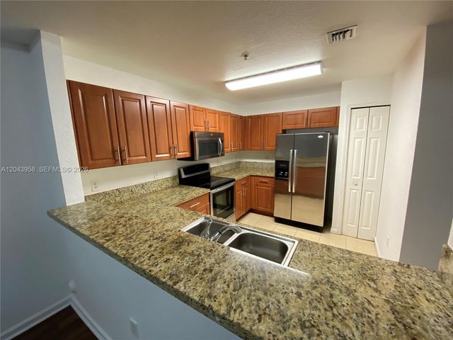 11202 NW 83rd St 106, Doral, FL 33178