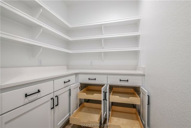 5403 Woodland Park Drive, College Station, TX 77845