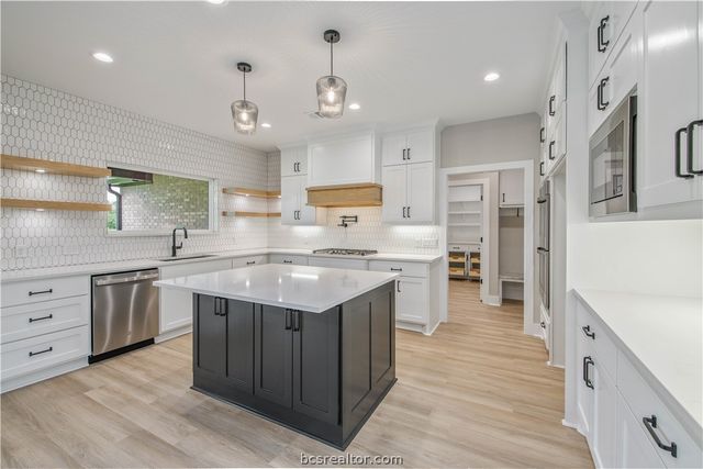 5403 Woodland Park Drive, College Station, TX 77845