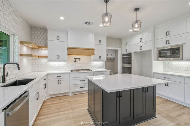 5403 Woodland Park Drive, College Station, TX 77845