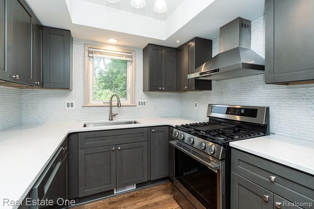 53081 Scenic Drive, Shelby Twp, MI 48316