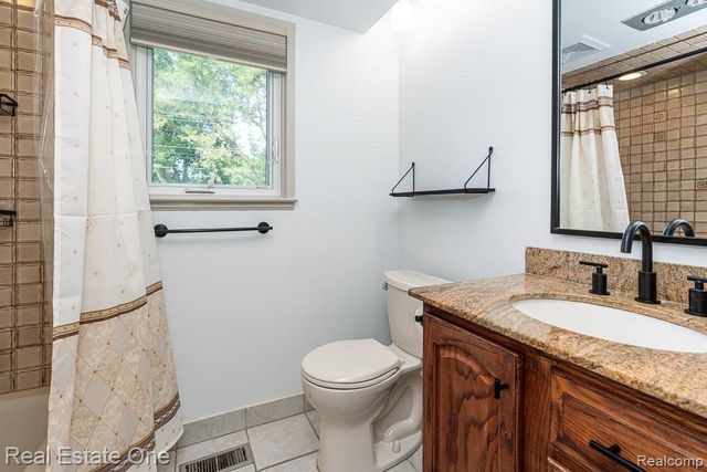 53081 Scenic Drive, Shelby Twp, MI 48316