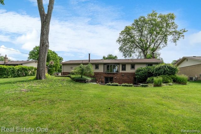 53081 Scenic Drive, Shelby Twp, MI 48316