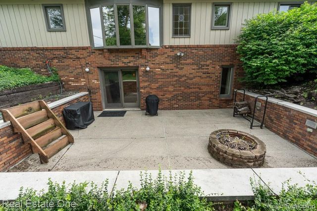 53081 Scenic Drive, Shelby Twp, MI 48316