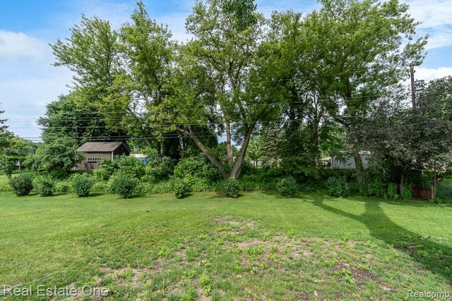 53081 Scenic Drive, Shelby Twp, MI 48316