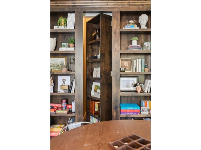2424 S Madison St, Denver, CO 80210