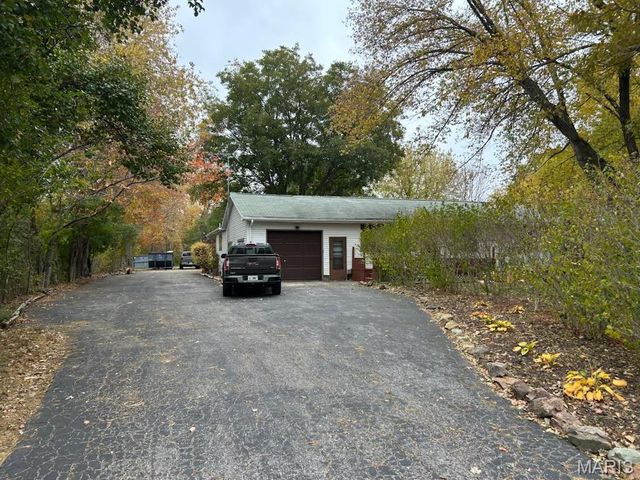 10198 S Old Route 66, Litchfield, IL 62056