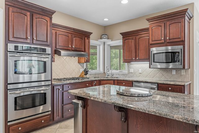 12516 Covington Manor Farms Road, Fort Wayne, IN 46814