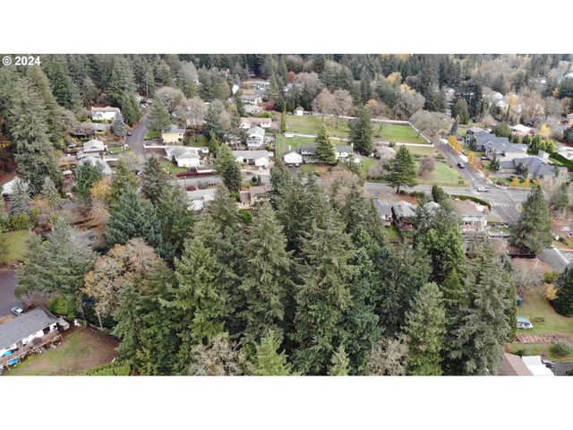 Se Hillcrest Rd, Happy Valley, OR 97086