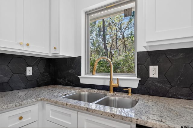 329 Wiley Dr., Bullard, TX 75757