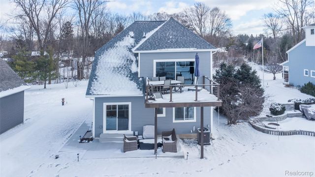 3442 COTTAGE COVE Drive, Fenton Charter Township, MI 48430