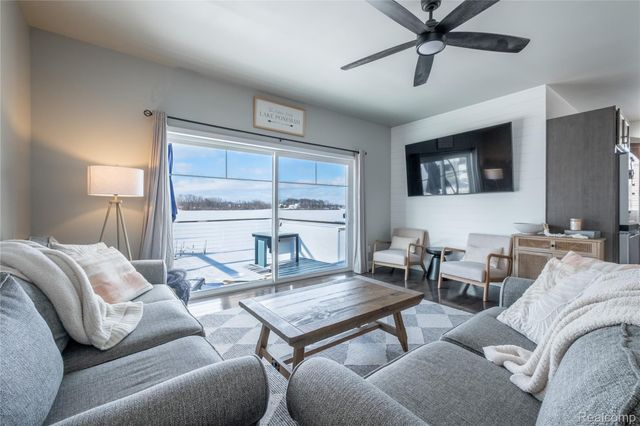 3442 COTTAGE COVE Drive, Fenton Charter Township, MI 48430