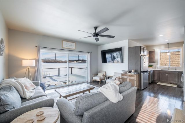 3442 COTTAGE COVE Drive, Fenton Charter Township, MI 48430