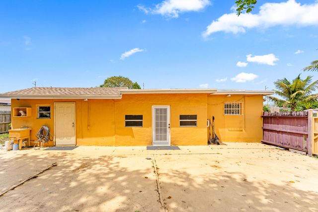 610 SW 10th Court, Deerfield Beach, FL 33441