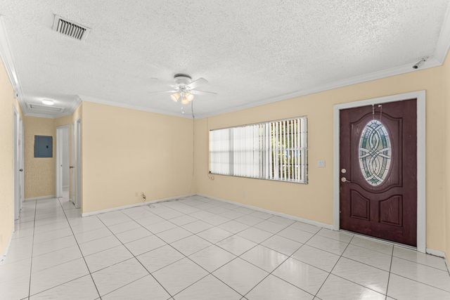 610 SW 10th Court, Deerfield Beach, FL 33441