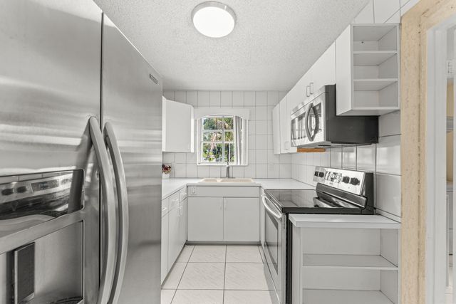 610 SW 10th Court, Deerfield Beach, FL 33441