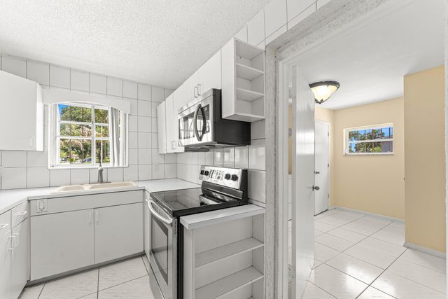 610 SW 10th Court, Deerfield Beach, FL 33441